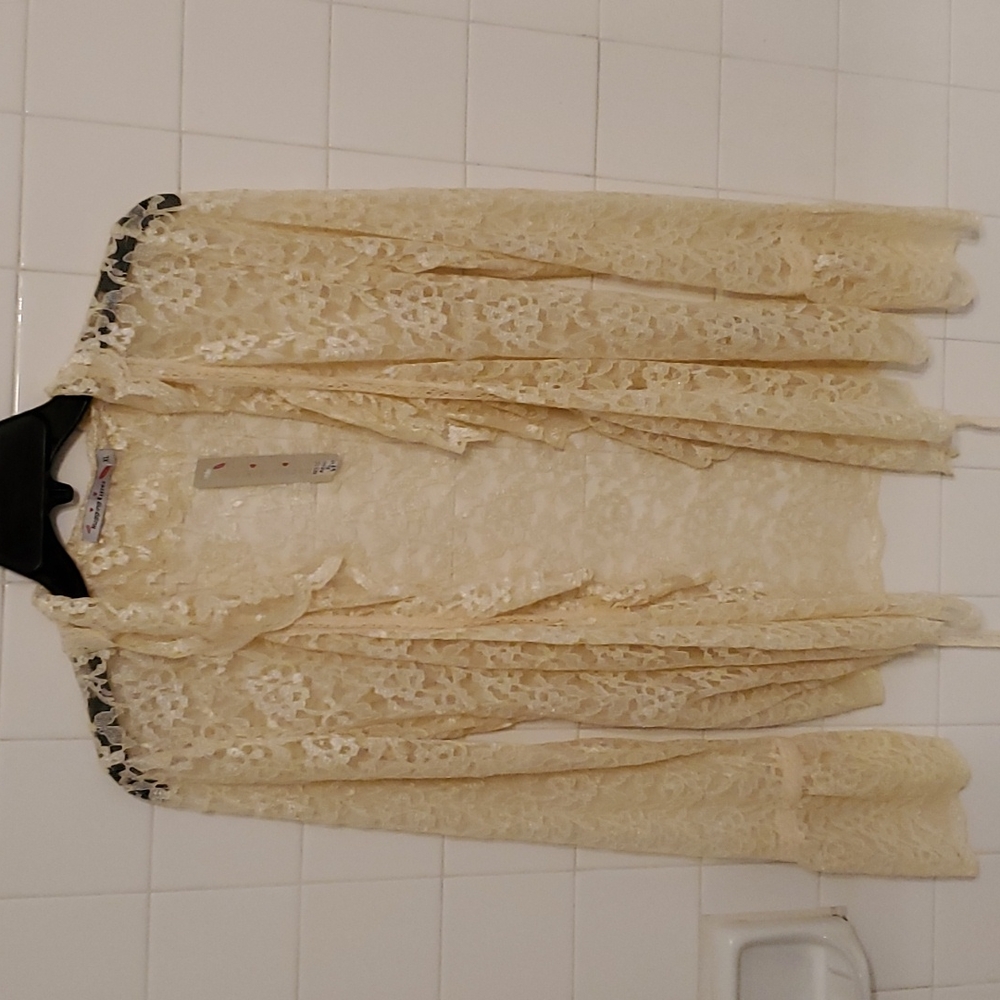 NEW Hugging Kisses Lace Blouse Size XL